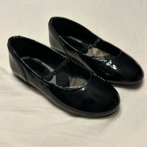 Authentic Burberry patented leather Mary Janes (Look Great)